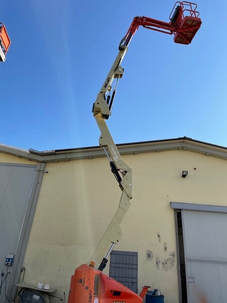 12#5755 Piattaforma aerea semovente articolata JLG in vendita - foto 11