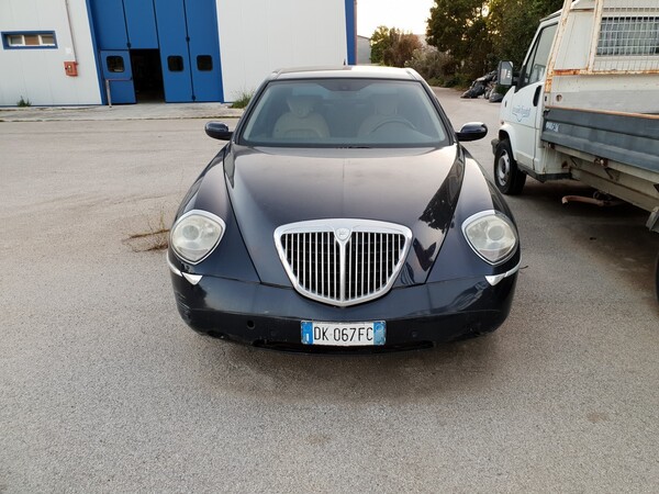 Lancia thesis puglia image