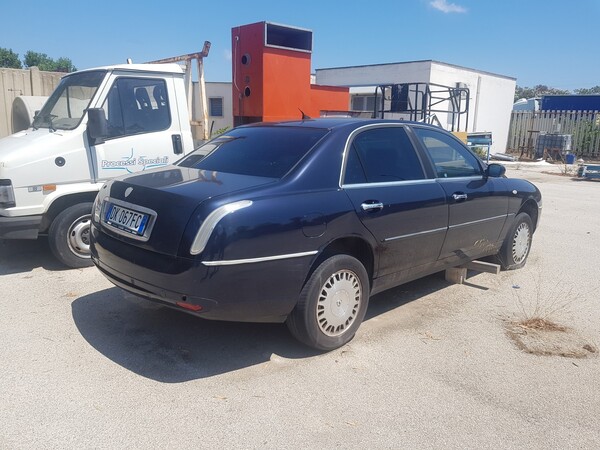 Lancia thesis puglia 08 image