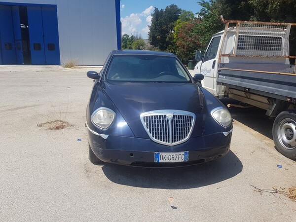 Lancia thesis puglia 05 image