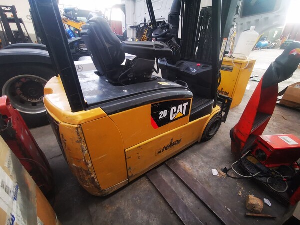 7#5760 Carrello elevatore Caterpillar EP20PNT in vendita - foto 1