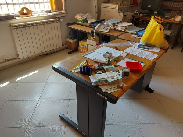 43#5783 Arredi per ufficio in vendita - foto 50