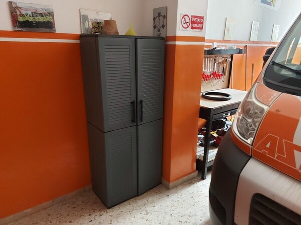 2#5804 Scaffalature metalliche e scopa elettrica Hoover in vendita - foto 5