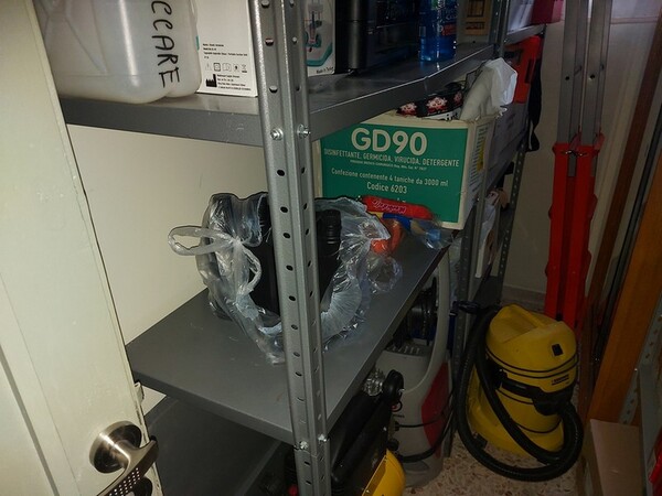 2#5804 Scaffalature metalliche e scopa elettrica Hoover in vendita - foto 10