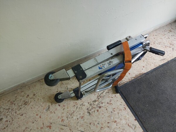 2#5804 Scaffalature metalliche e scopa elettrica Hoover in vendita - foto 19