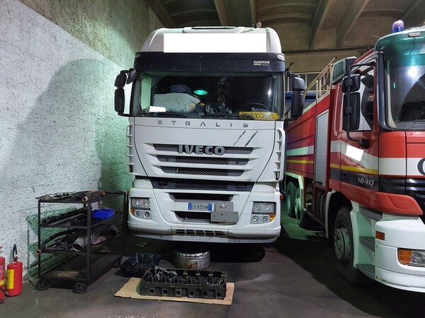 17#5809 Trattore stradale Iveco Magirus A440ST/E4 in vendita - foto 2