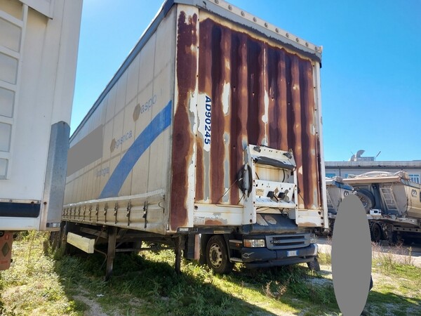 Rimorchi e semirimorchi in vendita