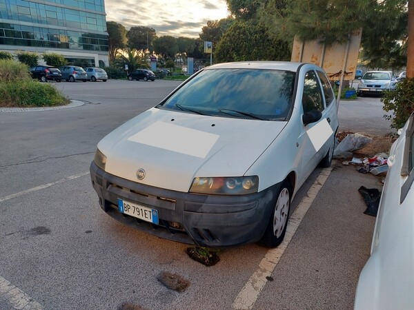 32#5809 Autocarro Fiat Punto Van in vendita - foto 3