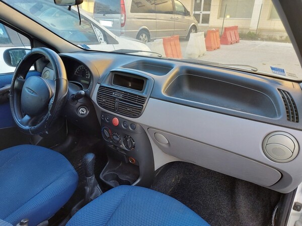 32#5809 Autocarro Fiat Punto Van in vendita - foto 10