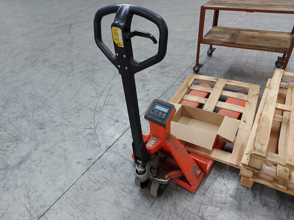 8#5813 Transpallet e box  ufficio in vendita - foto 1