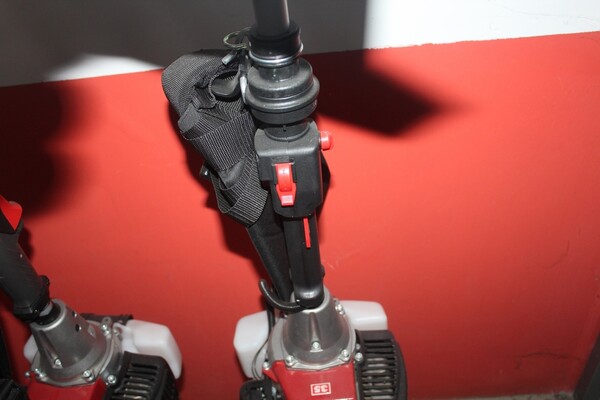 47#5817 Decespugliatori Ibea e motosega Stihl in vendita - foto 11