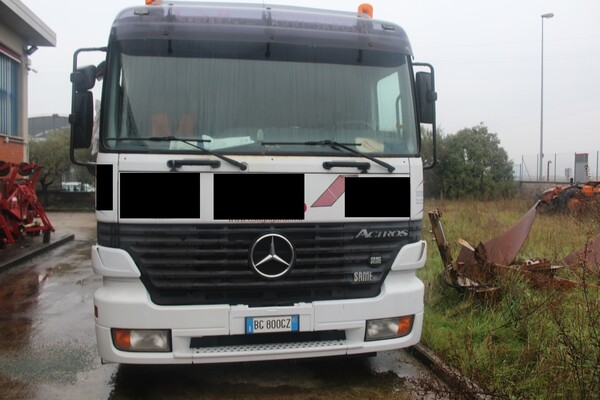 48#5817 Autocarro Mercedes-Benz in vendita - foto 2