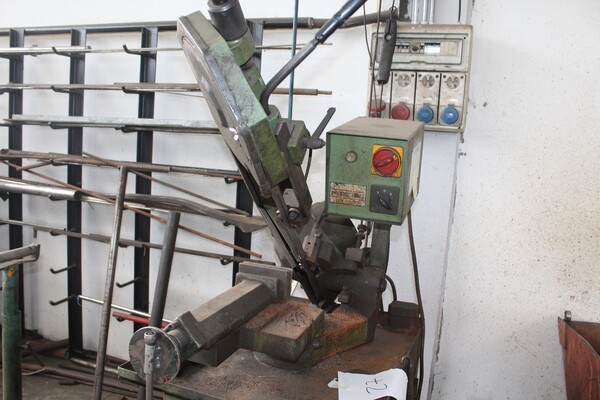 7#5817 Sega a nastro Pedrazzoli e pressa idraulica Omcn in vendita - foto 3