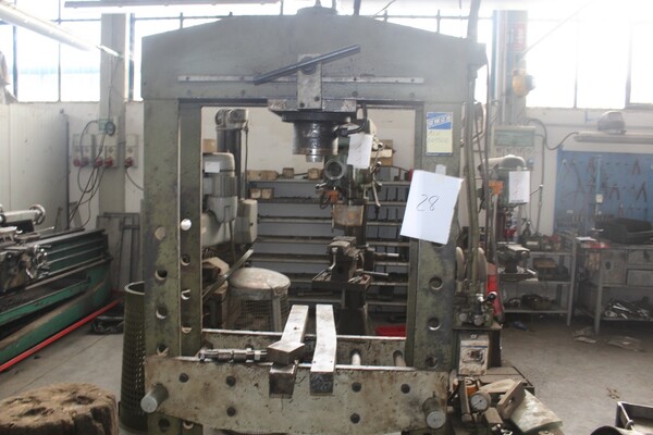 7#5817 Sega a nastro Pedrazzoli e pressa idraulica Omcn in vendita - foto 7