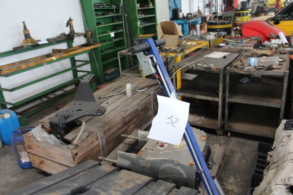 7#5817 Sega a nastro Pedrazzoli e pressa idraulica Omcn in vendita - foto 16