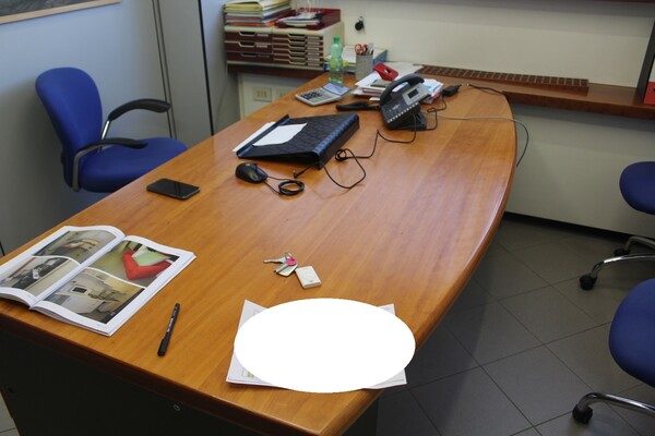 15#5820 Arredamento e attrezzature da ufficio in vendita - foto 2