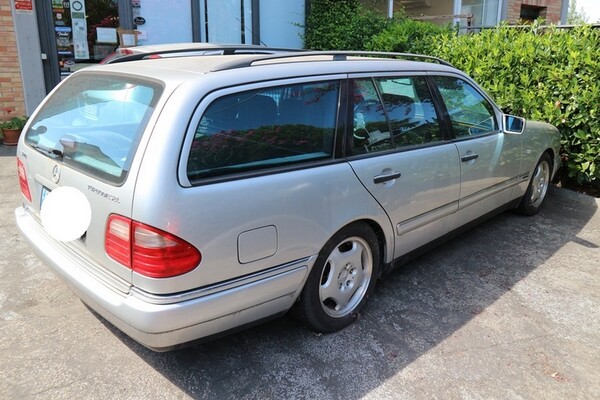 19#5826 Autovettura Mercedes E300 in vendita - foto 1