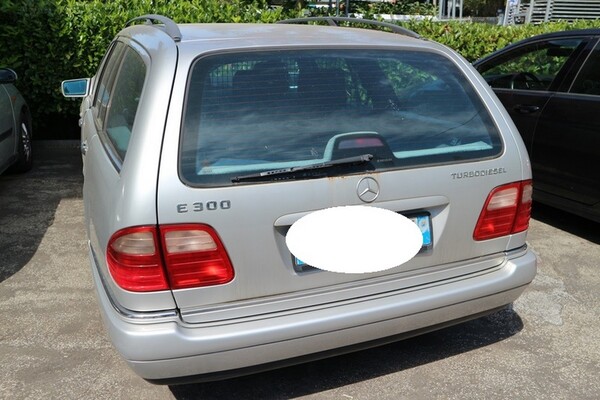 19#5826 Autovettura Mercedes E300 in vendita - foto 3