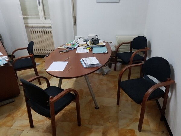 1#5833 Arredo ufficio e attrezzature elettroniche in vendita - foto 22