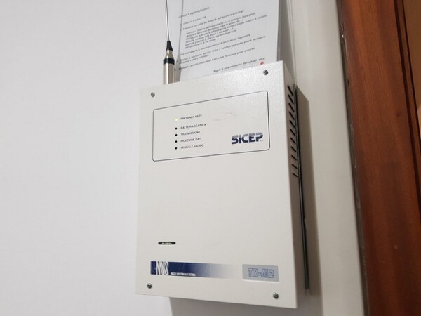 1#5833 Arredo ufficio e attrezzature elettroniche in vendita - foto 46