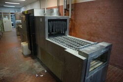 Comenda cage washing machine and laboratory instruments - Lot 0 (Auction 5836)