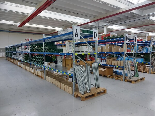 15#5837 Scaffalatura industriale e scaffalatura leggera in vendita - foto 2