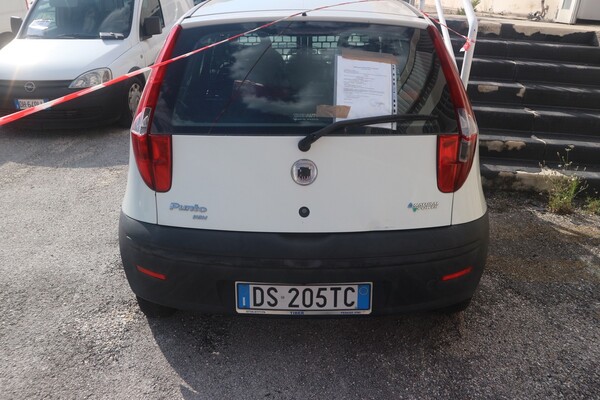 6#5873 Autocarro Fiat Punto Van in vendita - foto 4