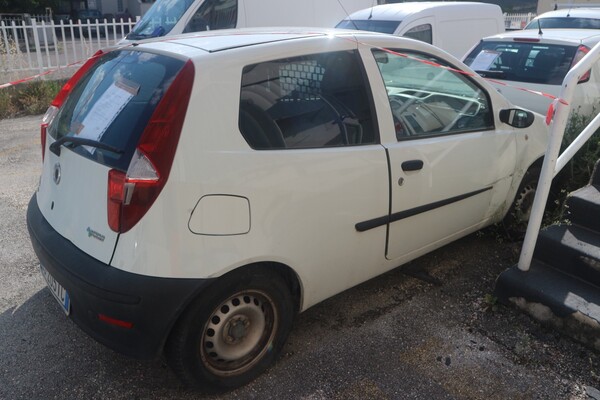 6#5873 Autocarro Fiat Punto Van in vendita - foto 5