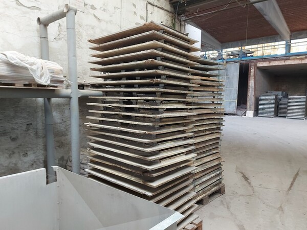 12#5875 Vassoi in metallo per linee di produzione mattonelle in vendita - foto 5