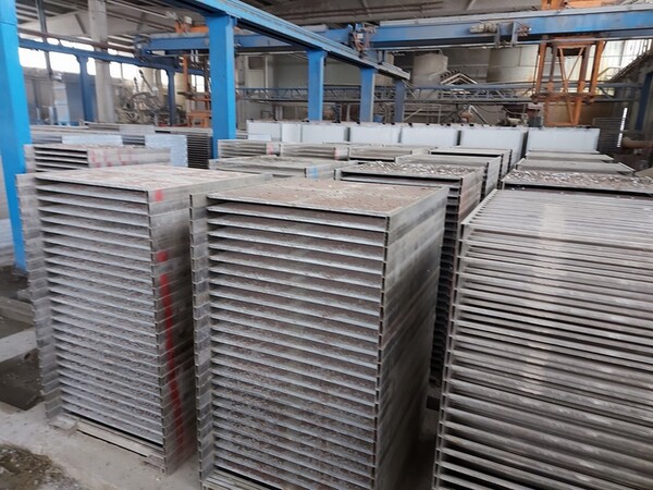 12#5875 Vassoi in metallo per linee di produzione mattonelle in vendita - foto 12