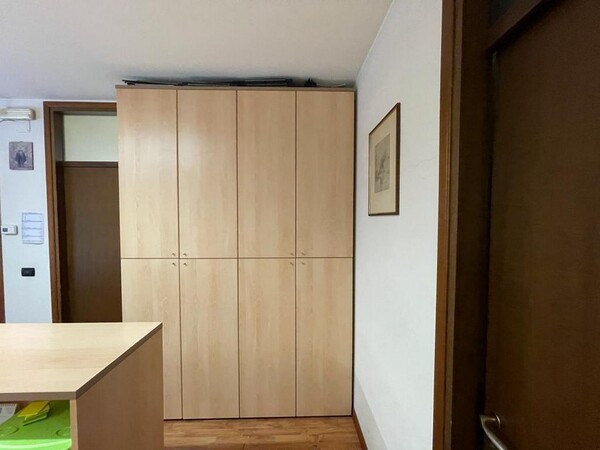 1#5877 Arredi e attrezzature da ufficio in vendita - foto 8