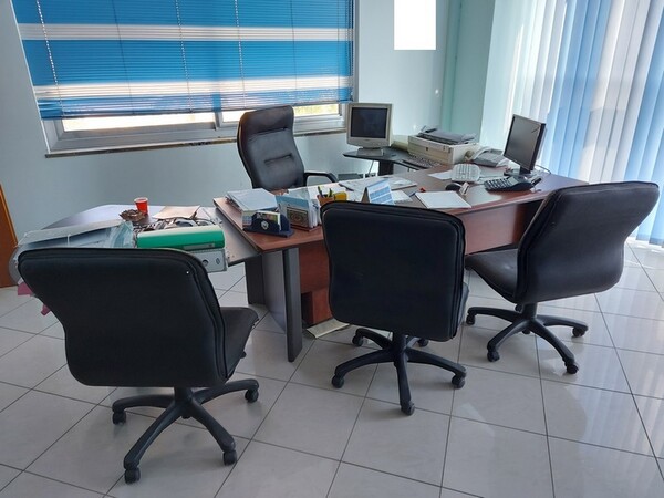 1#5881 Arredi e attrezzature da ufficio in vendita - foto 10