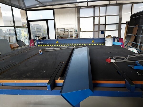 11#5881 Tavolo tagliavetro completo di ribalta Macotec in vendita - foto 1