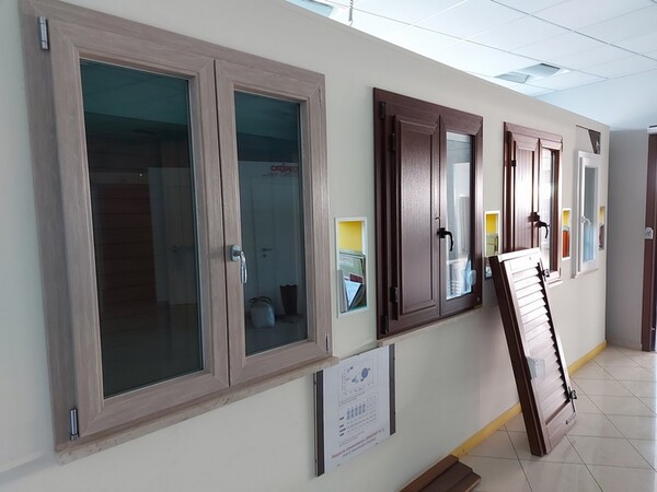 2#5881 Infissi in vendita - foto 1