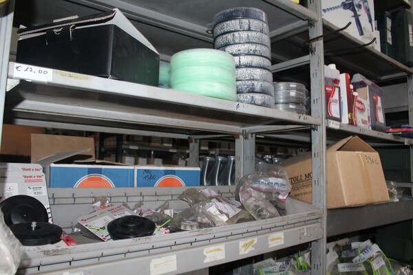 25#5890 Magazzino ricambi per trattori motoseghe e decespugliatori in vendita - foto 13