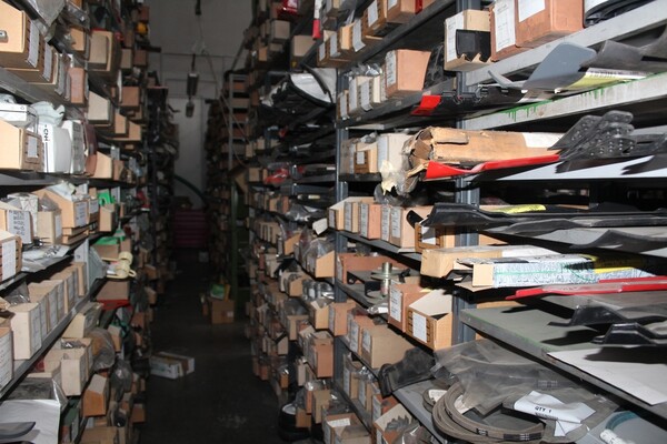 25#5890 Magazzino ricambi per trattori motoseghe e decespugliatori in vendita - foto 72