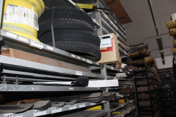 25#5890 Magazzino ricambi per trattori motoseghe e decespugliatori in vendita - foto 87