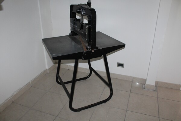 5#5912 Arredi e attrezzatura ufficio in vendita - foto 1