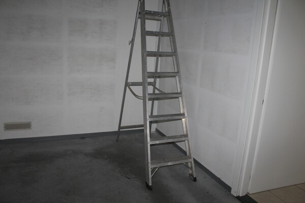 5#5912 Arredi e attrezzatura ufficio in vendita - foto 19