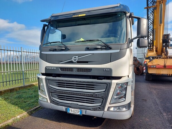 1#5915 Autocarro Volvo Trucks in vendita - foto 3
