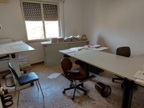 38#5922 Arredi e attrezzature da ufficio in vendita - foto 24