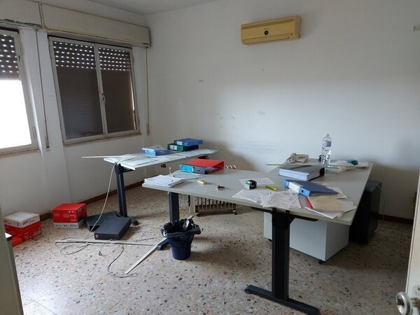 38#5922 Arredi e attrezzature da ufficio in vendita - foto 27