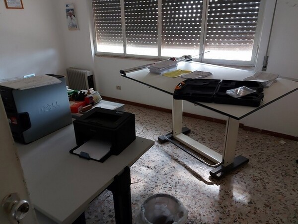 38#5922 Arredi e attrezzature da ufficio in vendita - foto 30