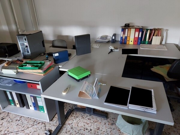 38#5922 Arredi e attrezzature da ufficio in vendita - foto 32