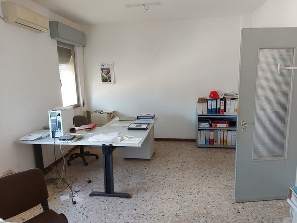 38#5922 Arredi e attrezzature da ufficio in vendita - foto 37