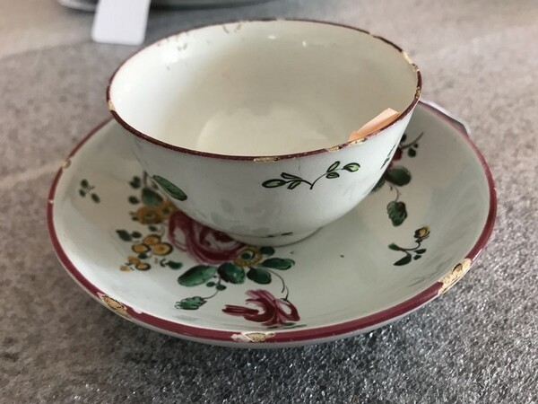 198#5936 Tazzina con piattino in maiolica in vendita - foto 1