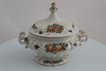 Image 1 - Plates and a soup tureen - Lot 218 (Auction 5936)