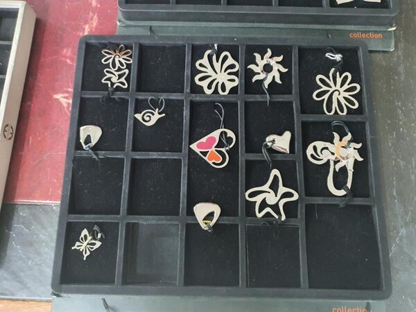 1#5945 Orecchini Moschino e ciondoli 2 Jewels in vendita - foto 4