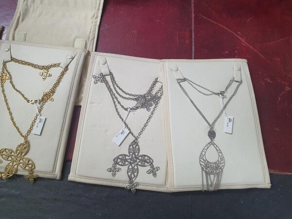 1#5945 Orecchini Moschino e ciondoli 2 Jewels in vendita - foto 6