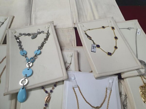 1#5945 Orecchini Moschino e ciondoli 2 Jewels in vendita - foto 11